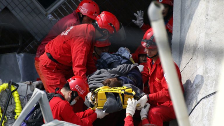 ضرب مدينة تاينان السبت زلزال بلغت شدته 6.4 درجات.